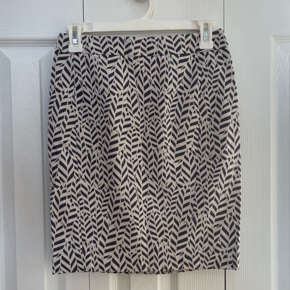 Loft Print Muted Green/Off White Pencil Skirt